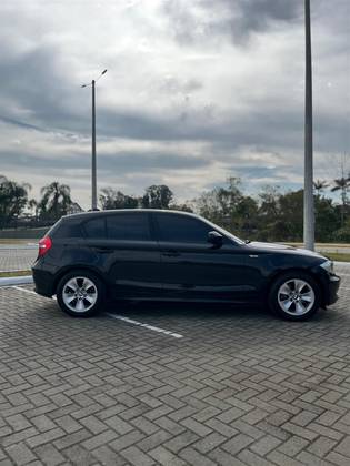 BMW 118i 1.8 UE71 16V GASOLINA 4P AUTOMÁTICO BMW 118i 1.8 UE71 16V GASOLINA 4P AUTOMÁTICO